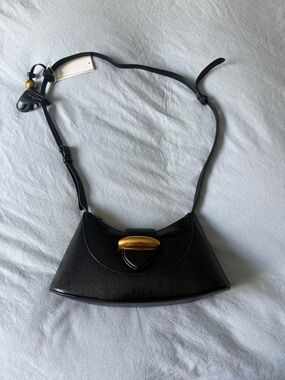 Steve Madden Black Leather Shoulder Bag with Sculpted Gold Closure